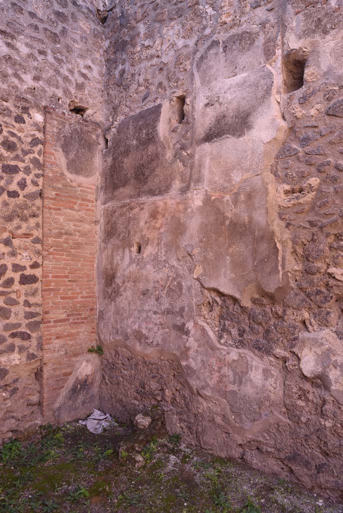 I.4.26 Pompeii. October 2019. 
Looking towards south-west corner with remains of hearth or basin.
Foto Tobias Busen, ERC Grant 681269 DÉCOR.