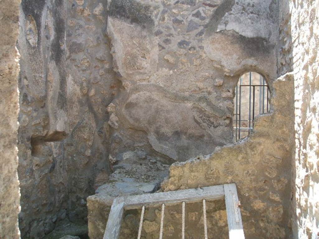 I.4.26 Pompeii. May 2005. Looking west into doorway of room under the steps of I.4.25, found on east side of entrance corridor of I.4.25. To the left, would have been the latrine for the wool-shop.