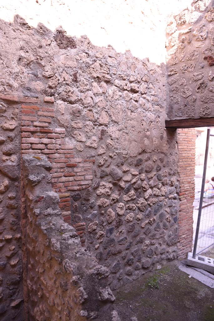 I.4.26 Pompeii. October 2019. 
North wall of small room under stairs, with doorway to shop, on right.
Foto Tobias Busen, ERC Grant 681269 DÉCOR.