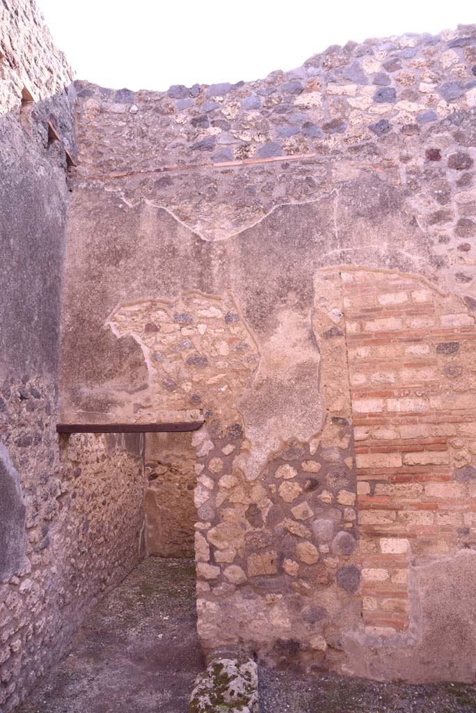 I.4.27 Pompeii. October 2019. Looking through doorway to rear room in south-east corner.
Foto Tobias Busen, ERC Grant 681269 DÉCOR.