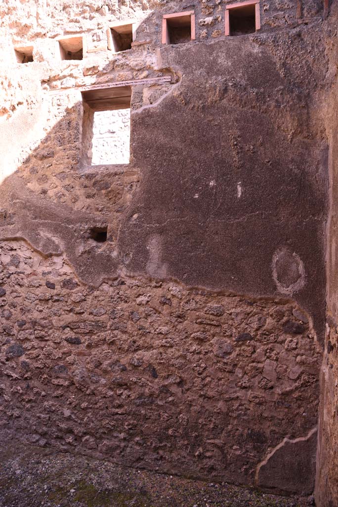I.4.27 Pompeii. October 2019. East wall of rear room at south end.
Foto Tobias Busen, ERC Grant 681269 DÉCOR.