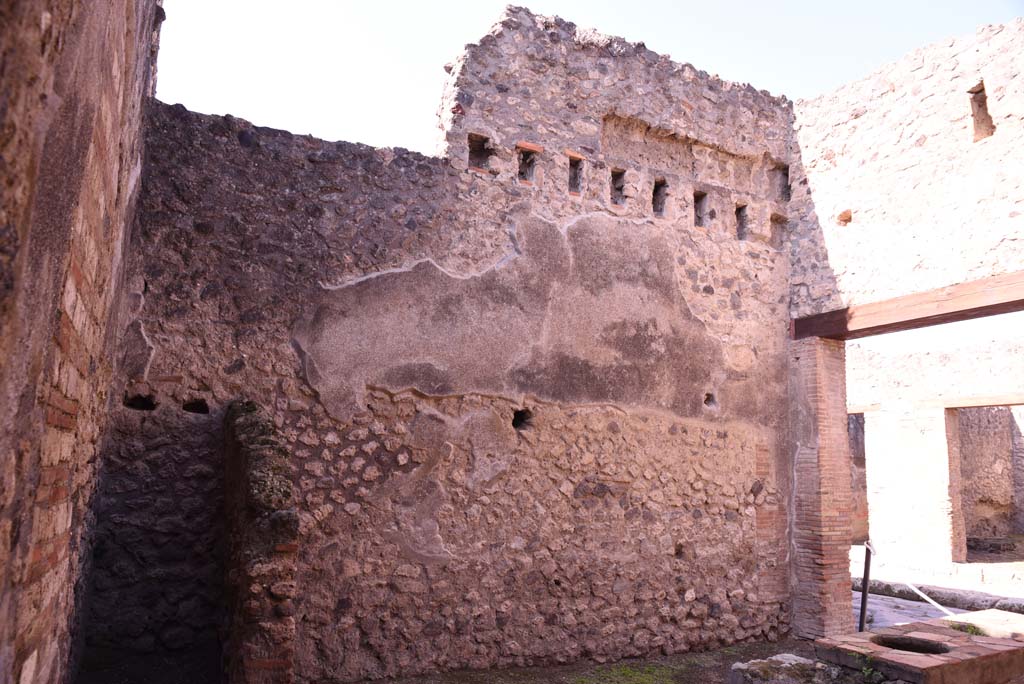 I.4.27 Pompeii. October 2019. Looking towards west wall of bar or sales-room.
Foto Tobias Busen, ERC Grant 681269 DÉCOR.