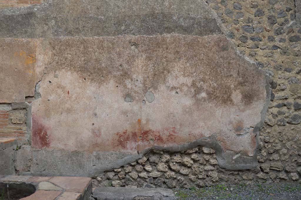 I.4.27 Pompeii. October 2017. Looking towards east wall of bar or sales-room.
Foto Taylor Lauritsen, ERC Grant 681269 DÉCOR.