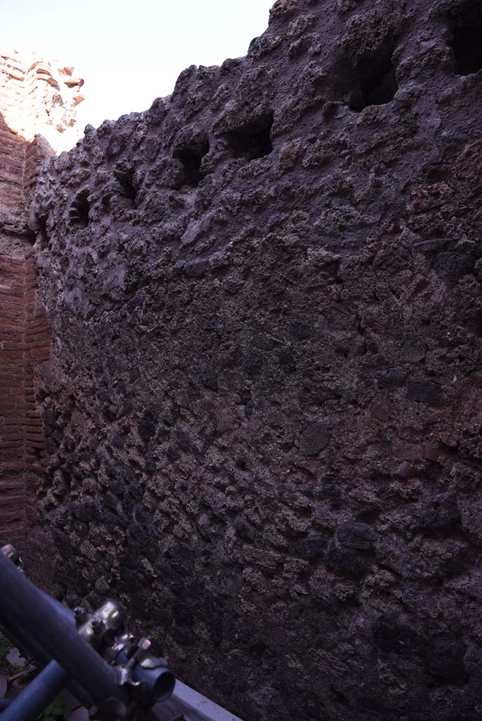 I.4.28 Pompeii. October 2019. Room 65, looking north along east wall.
Foto Tobias Busen, ERC Grant 681269 DÉCOR.