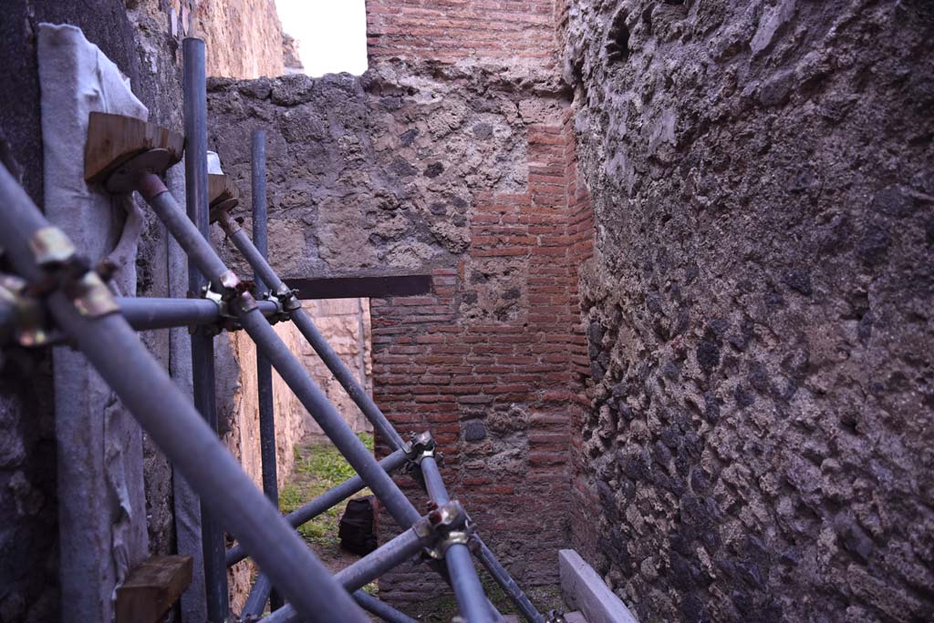 I.4.28 Pompeii. October 2019. Room 65, looking towards north wall with doorway to room 26.
Foto Tobias Busen, ERC Grant 681269 DÉCOR.