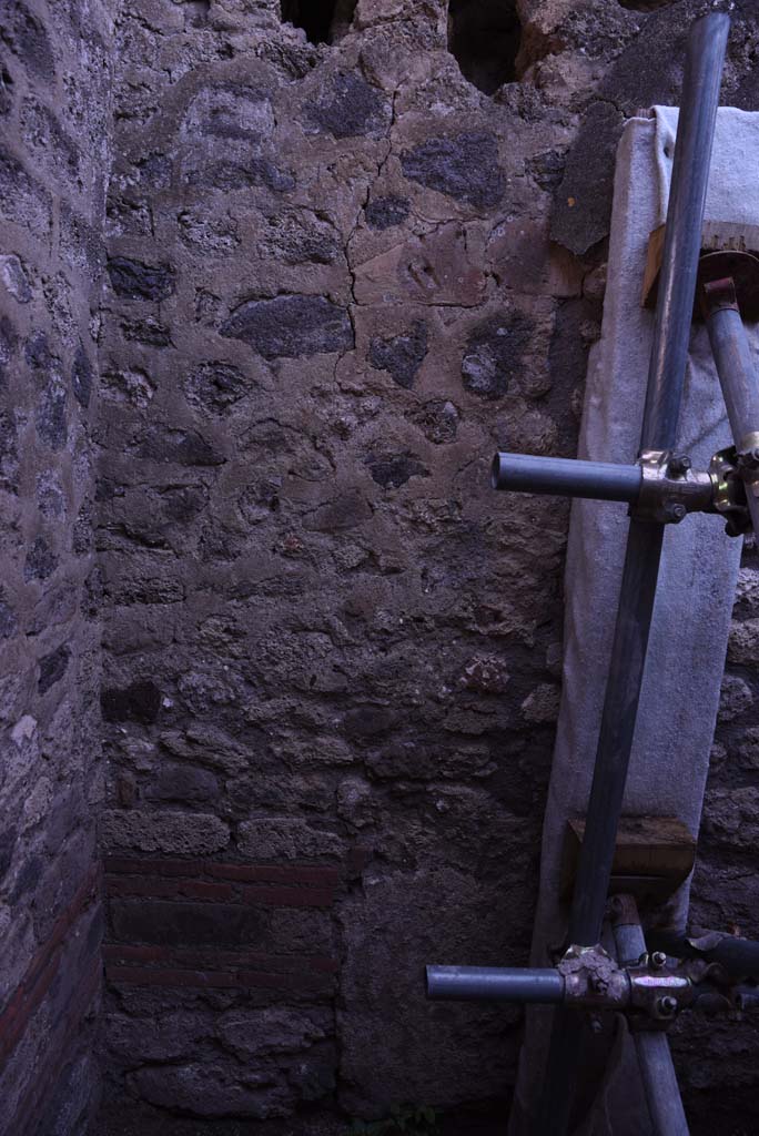 I.4.28 Pompeii. October 2019. Room 65, south end of west wall.
Foto Tobias Busen, ERC Grant 681269 DÉCOR.