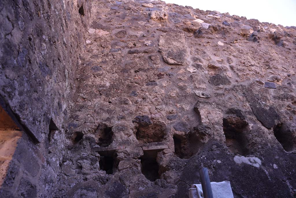 I.4.28 Pompeii. October 2019. Room 65, upper south end of west wall.
Foto Tobias Busen, ERC Grant 681269 DÉCOR.