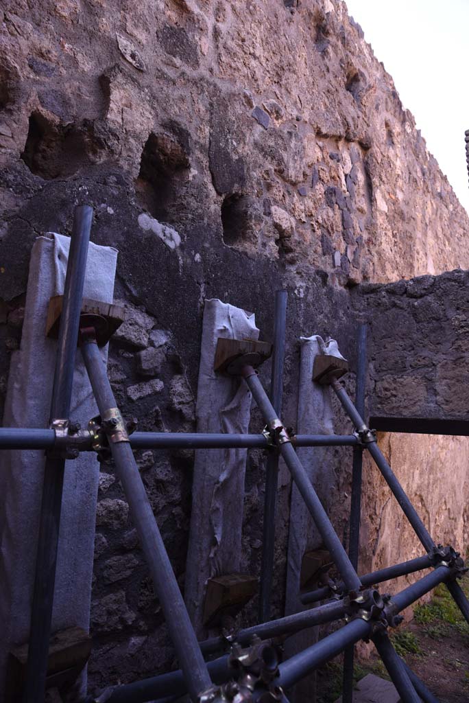 I.4.28 Pompeii. October 2019. Room 65, looking north along west wall towards doorway to room 26.
Foto Tobias Busen, ERC Grant 681269 DÉCOR.