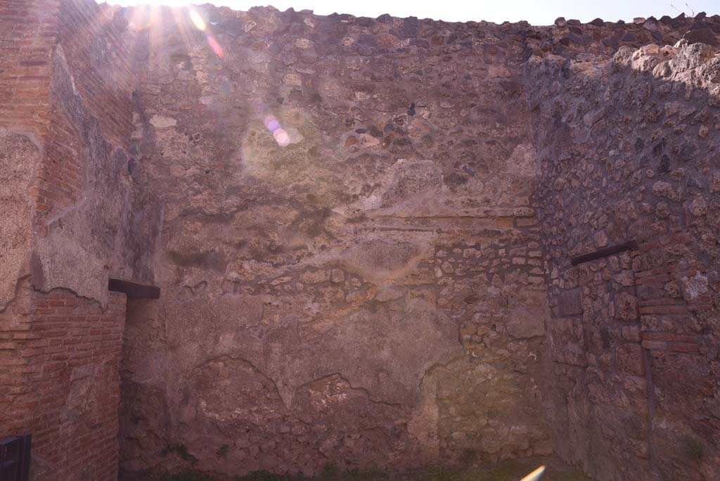 I.4.28 Pompeii. October 2019. Room 26, looking towards west wall, with doorway from room 65, on left.
Foto Tobias Busen, ERC Grant 681269 DÉCOR.