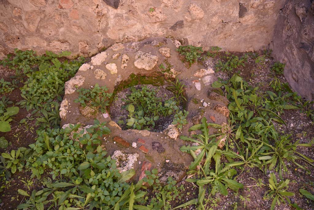 I.4.28 Pompeii. October 2019. Room 27, structure near south end of west wall. 
Foto Tobias Busen, ERC Grant 681269 DÉCOR.