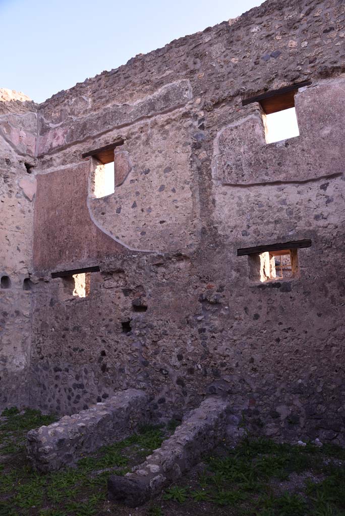 I.4.28 Pompeii. October 2019. 
Room 27, looking north along east wall with windows onto Vicolo del Citarista.
Foto Tobias Busen, ERC Grant 681269 DÉCOR.