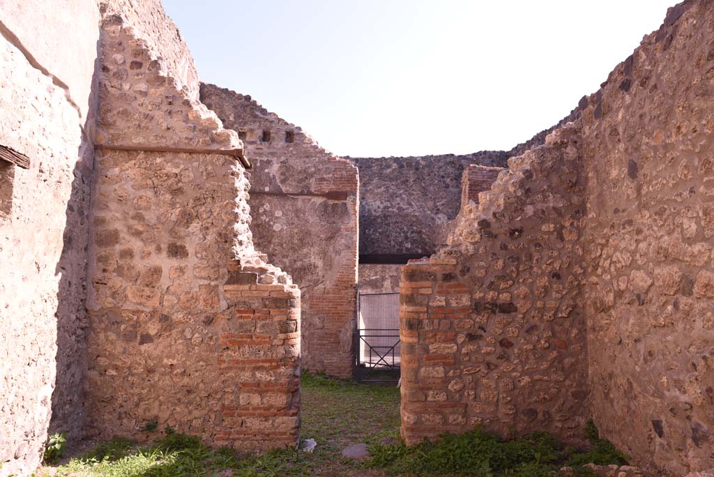 I.4.28 Pompeii. October 2019. Room 27, looking south into room 26.
Foto Tobias Busen, ERC Grant 681269 DÉCOR.