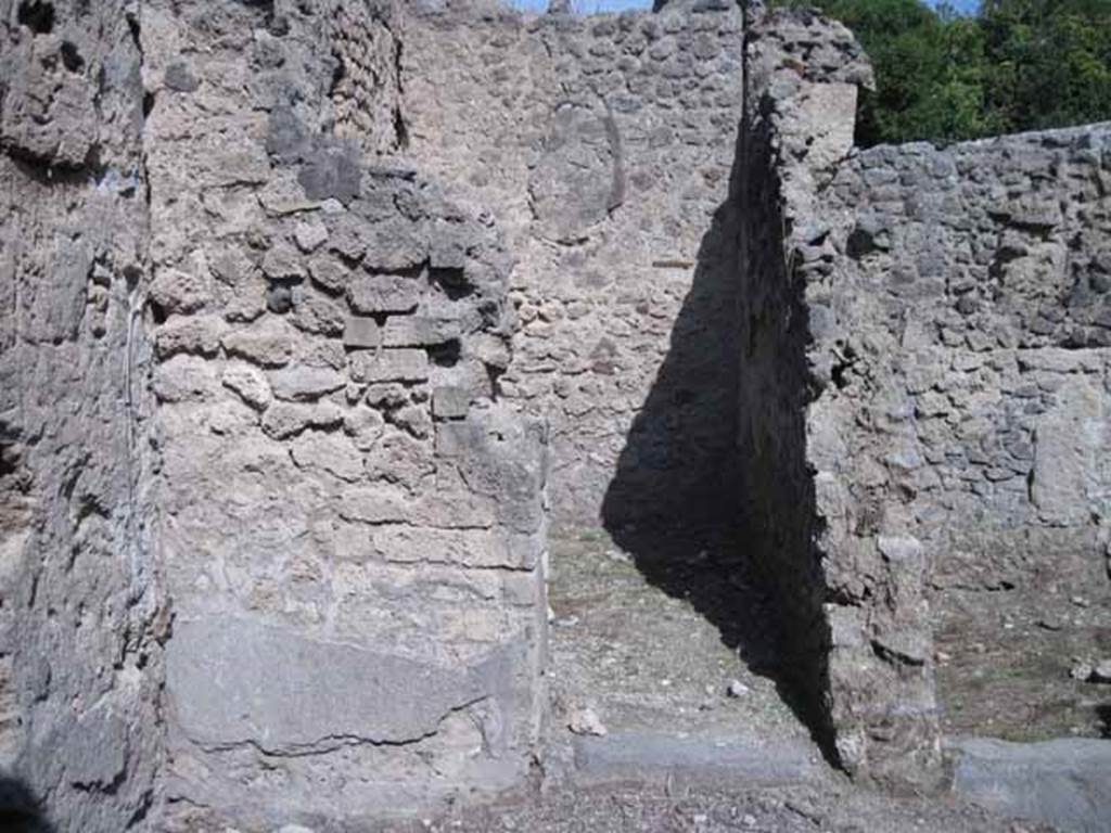 I.5.1 Pompeii. September 2010. Doorway to first room on east side of entrance room. Photo courtesy of Drew Baker.