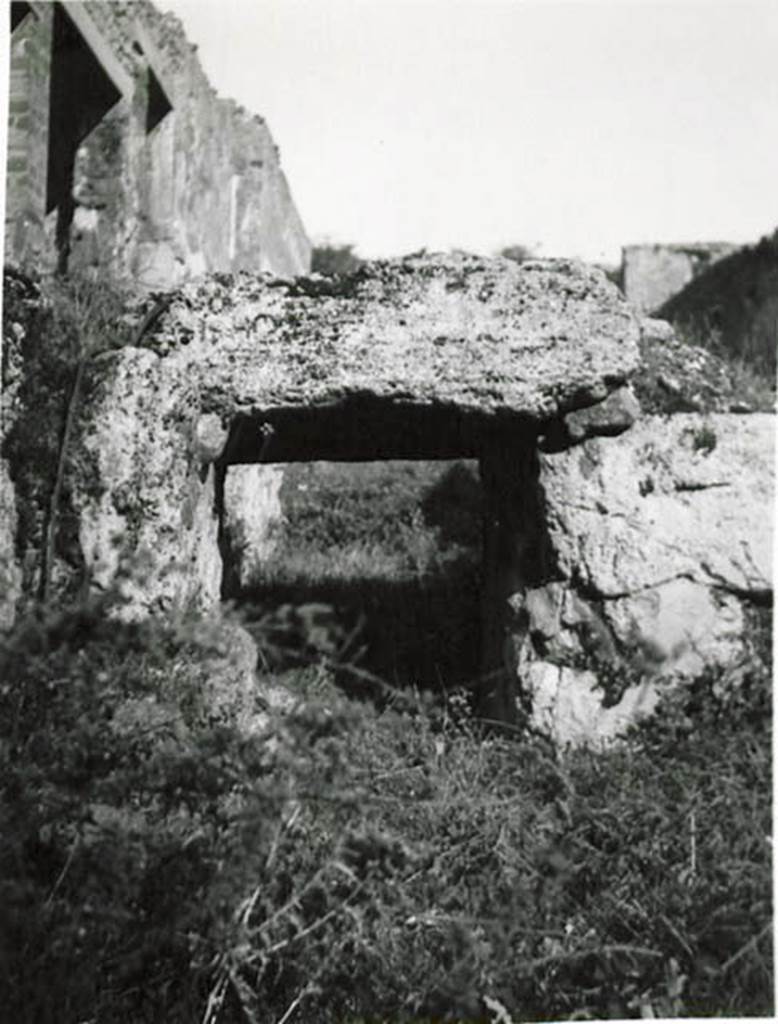 Bridge over Vicolo del Conciapelle looking east, from outside I.5.1. 1936, taken by Tatiana Warscher. 
See Warscher T., 1936. Codex Topographicus Pompeianus: Regio I.2. Rome: DAIR, whose copyright it remains. (no.42c)