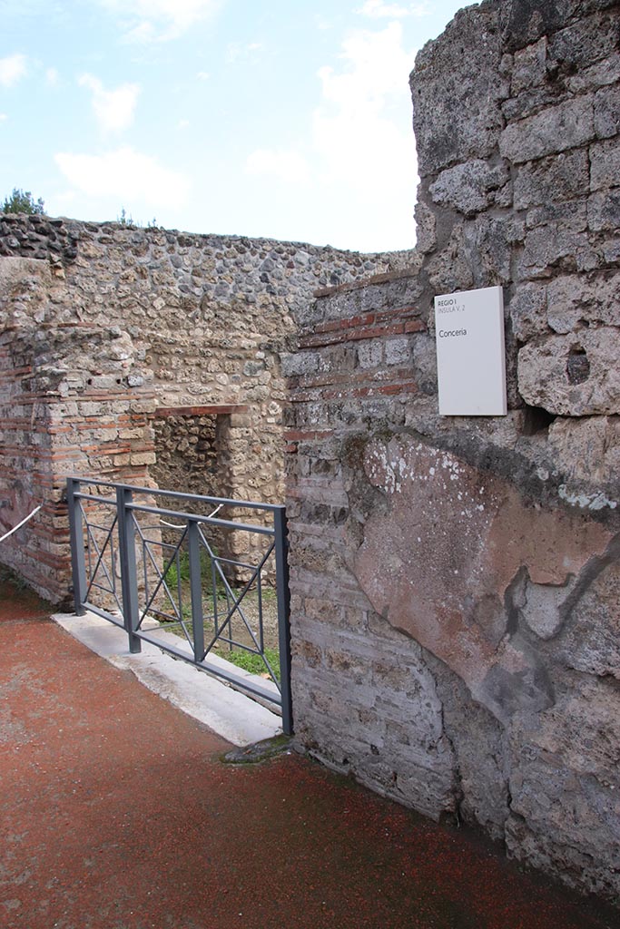 I.5.2 Pompeii. October 2024.
Looking south-east towards entrance on Vicolo del Conciapelle. Photo courtesy of Klaus Heese.