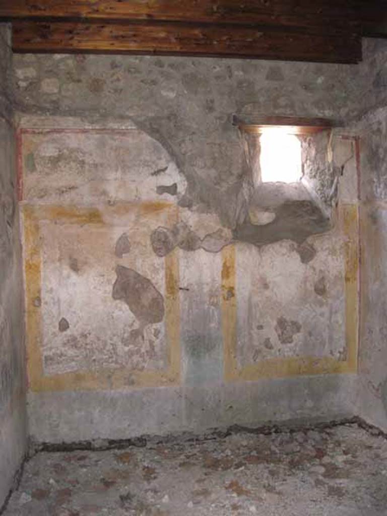 I.5.2 Pompeii. September 2010. North wall of small room with fresco work and window onto Vicolo del Conciapelle. Photo courtesy of Drew Baker.