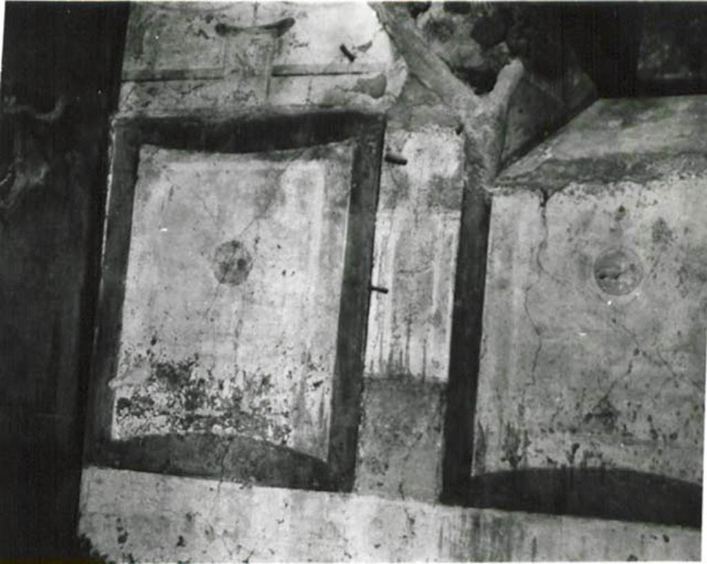 10502-warscher-codex-105-2-640.jpg
I.5.2 Pompeii. 1936, taken by Tatiana Warscher. Painted panels on north wall of small room with window onto Vicolo del Conciapelle. See Warscher T., 1936. Codex Topographicus Pompeianus: Regio I.1, I.5. Rome: DAIR, whose copyright it remains.
Warscher, quoting Giorn.Sc.III, 1874, no.21, A. Sogliano, p.8/9, describef this small room as probably an oecus, “room f” with flooring of mattone pesto, its wall painted yellow.
The wall at the rear (north wall) had in its centre a small landscape nearly vanished, and the others each offered a painting of a bird.