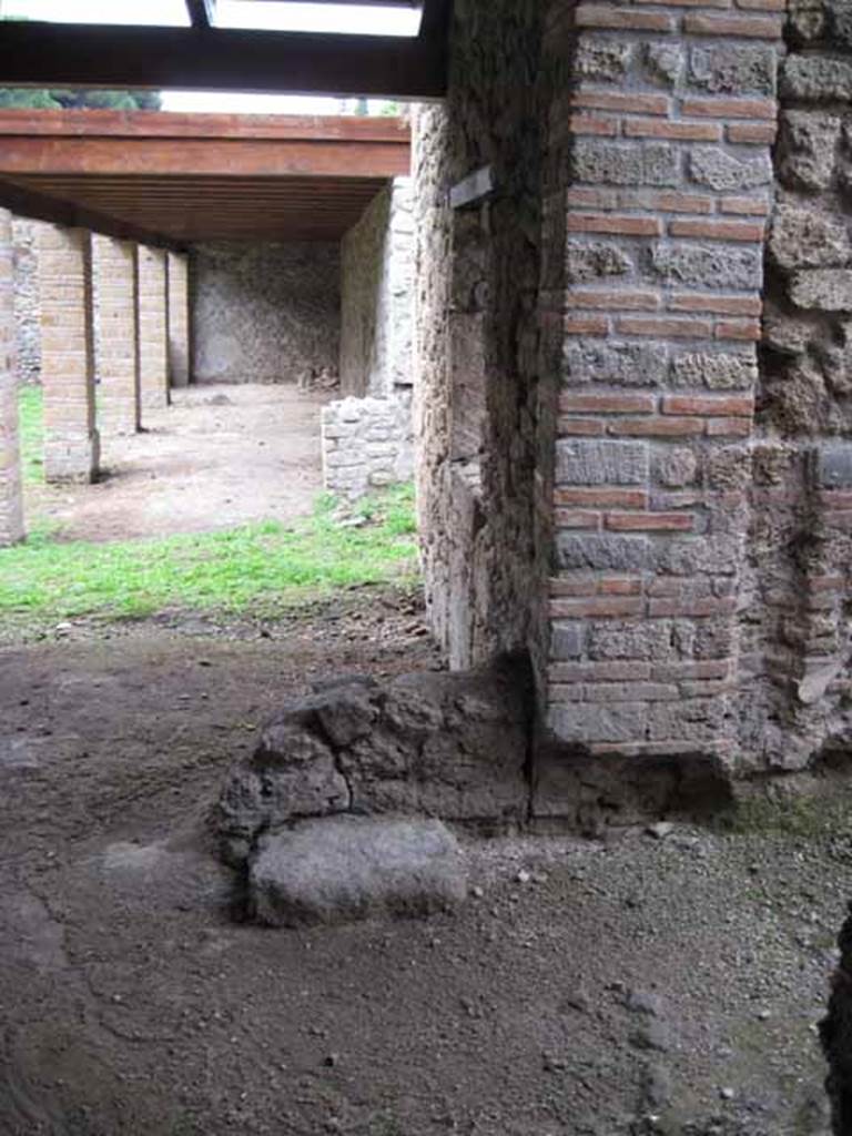 I.5.2 Pompeii. September 2010. Looking west over the feature, along the north portico. Photo courtesy of Drew Baker.