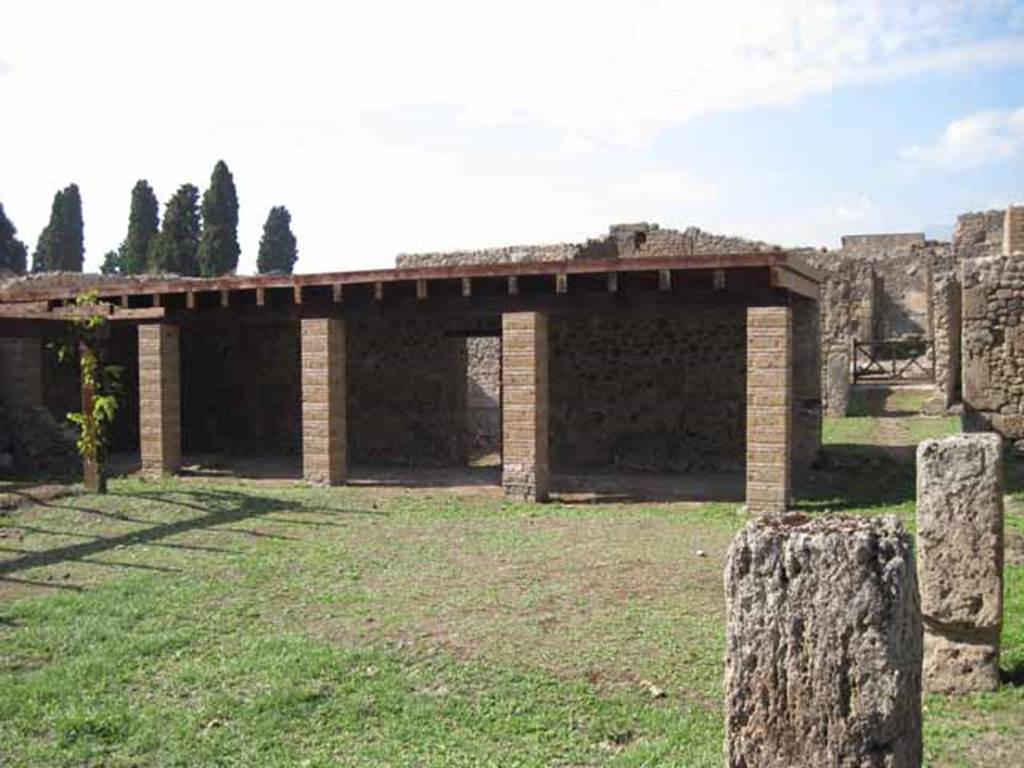 I.5.2 Pompeii. September 2010. Looking north across peristyle towards entrance doorway. Photo courtesy of Drew Baker.
