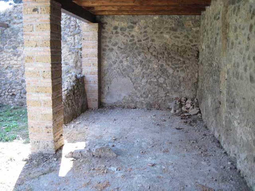 I.5.2 Pompeii. September 2010. West end of north portico. Looking west.
Photo courtesy of Drew Baker.