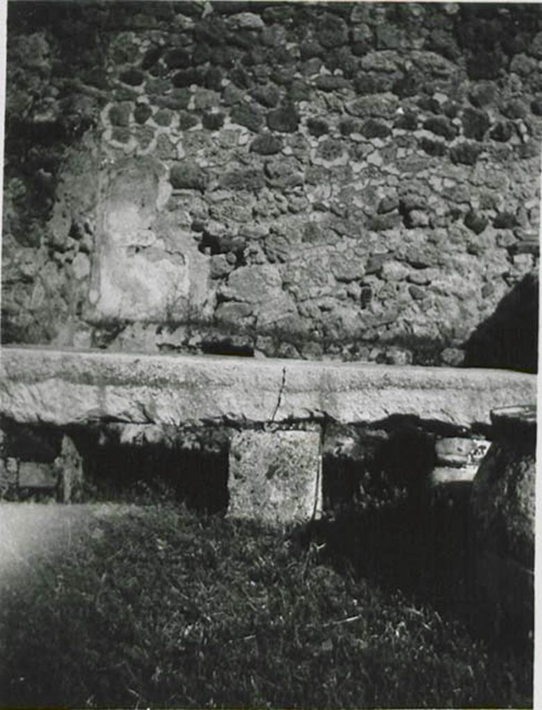 10502-warscher-codex-113-1-640.jpg
I.5.2 Pompeii. 1936, taken by Tatiana Warscher. Travertine table leaning on a capital.
See Warscher T., 1936. Codex Topographicus Pompeianus: Regio I.1, I.5. Rome: DAIR, whose copyright it remains.