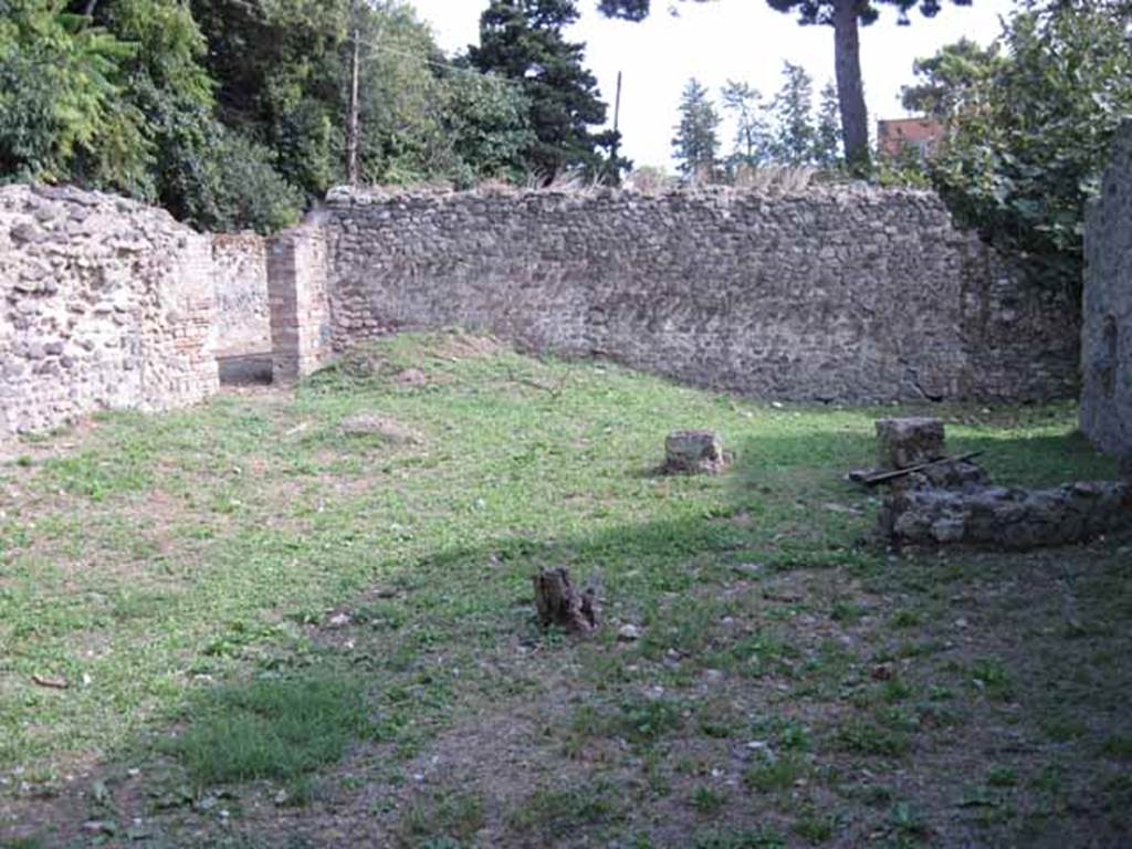 I.5.3 Pompeii. September 2010.  Looking south across large open area, with the entrance doorway in the east wall, on the left. Photo courtesy of Drew Baker.