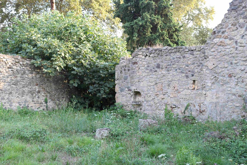 I.5.3 Pompeii. September 2018. Looking towards niche at south end of west wall. Photo courtesy of Aude Durand.