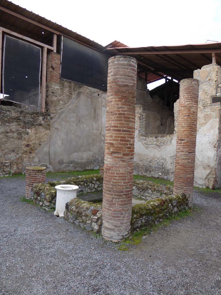 I.6.2 Pompeii. January 2017. Looking north-west across impluvium in atrium. 
Foto Annette Haug, ERC Grant 681269 DÉCOR.