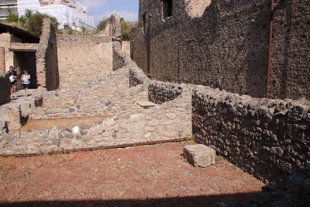 I.6.2 Pompeii. September 2019. Looking north across three rooms (cubicula) on east side. Photo courtesy of Klaus Heese.