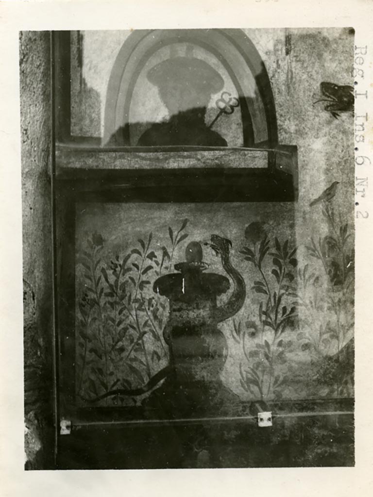 I.6.2 Pompeii. Pre-1937-39. Detail of small altar and serpent.
Photo courtesy of American Academy in Rome, Photographic Archive. Warsher collection no. 1569