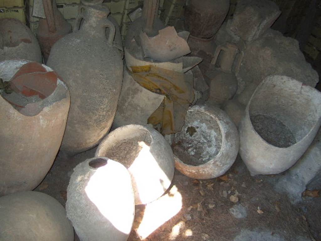 I.6.2 Pompeii. May 2006.  Amphorae.