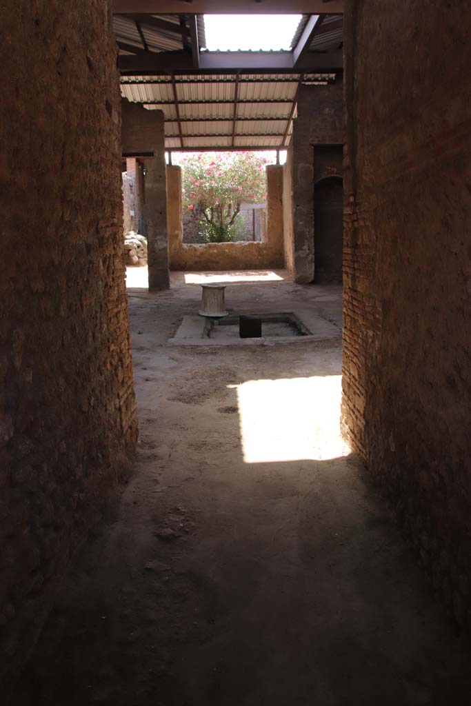 I.6.4 Pompeii. September 2019. Looking south from entrance corridor.
Photo courtesy of Klaus Heese.