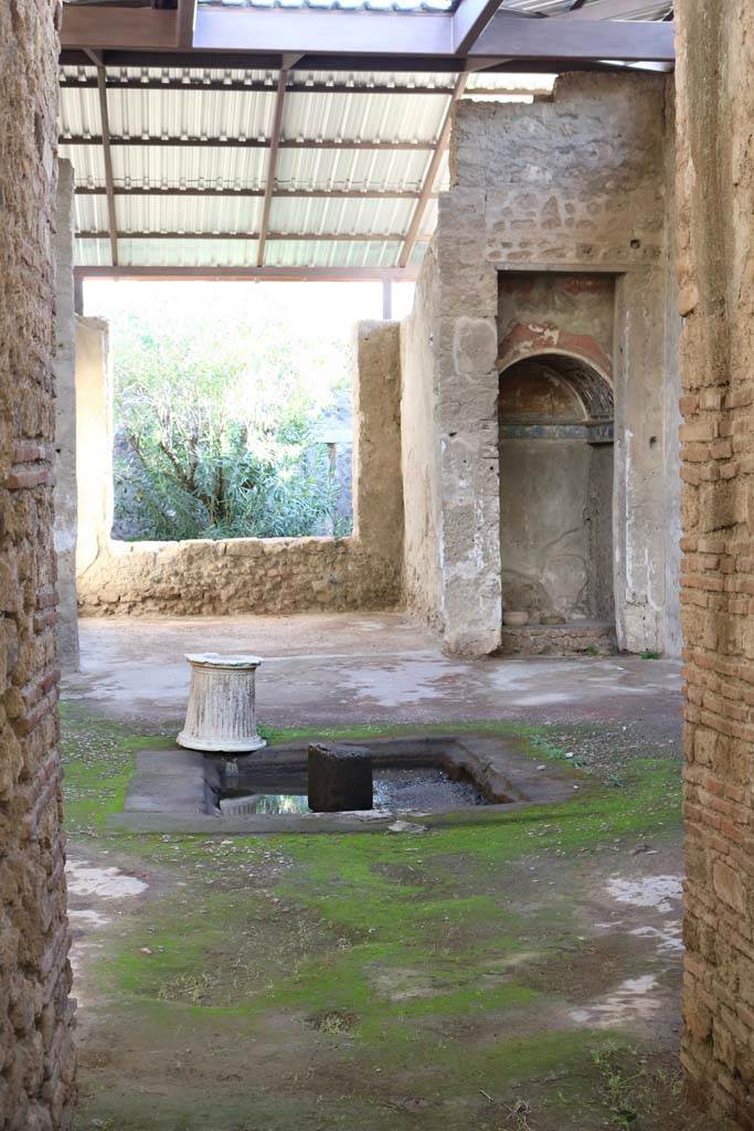 I.6.4 Pompeii. December 2018. 
Looking south across impluvium in atrium, from entrance corridor. Photo courtesy of Aude Durand.