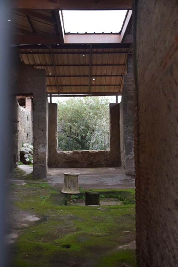 I.6.4 Pompeii. November 2014. Looking south from entrance corridor across atrium.
Photo courtesy of Marie Schulze.