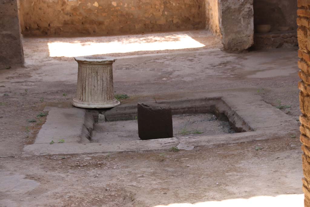 I.6.4 Pompeii. September 2019. Room 1, looking south across impluvium in atrium.
Photo courtesy of Klaus Heese.