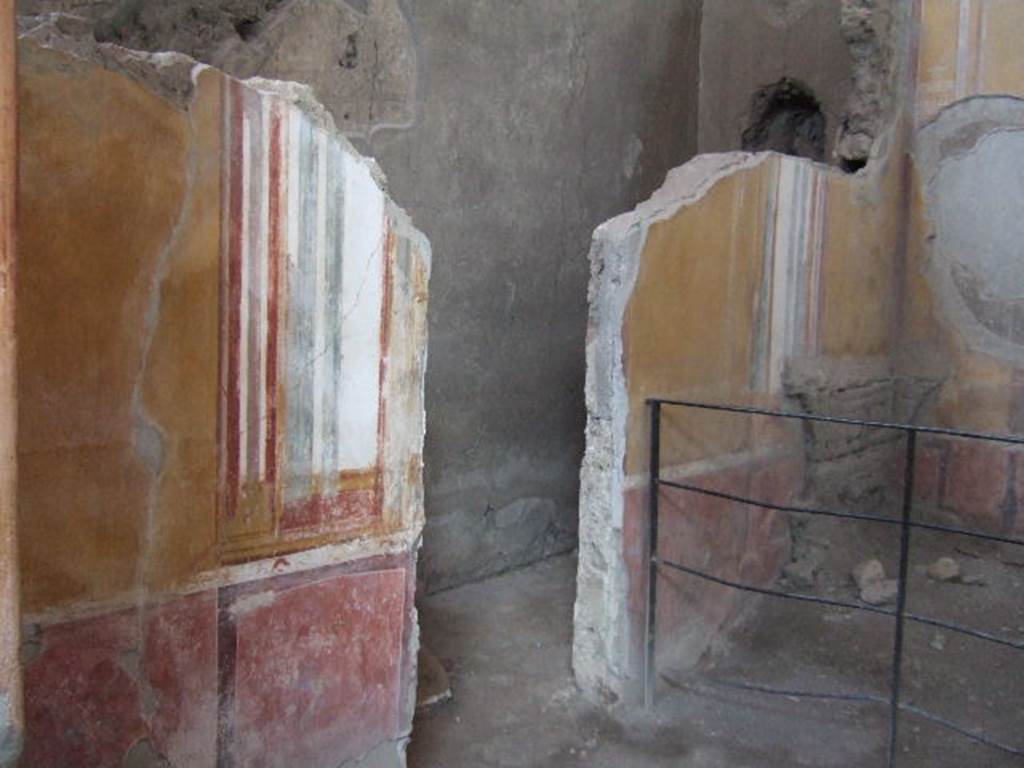 I.6.4 Pompeii.  December 2005.  Room 4, North wall.  Entrance to area under stairs.