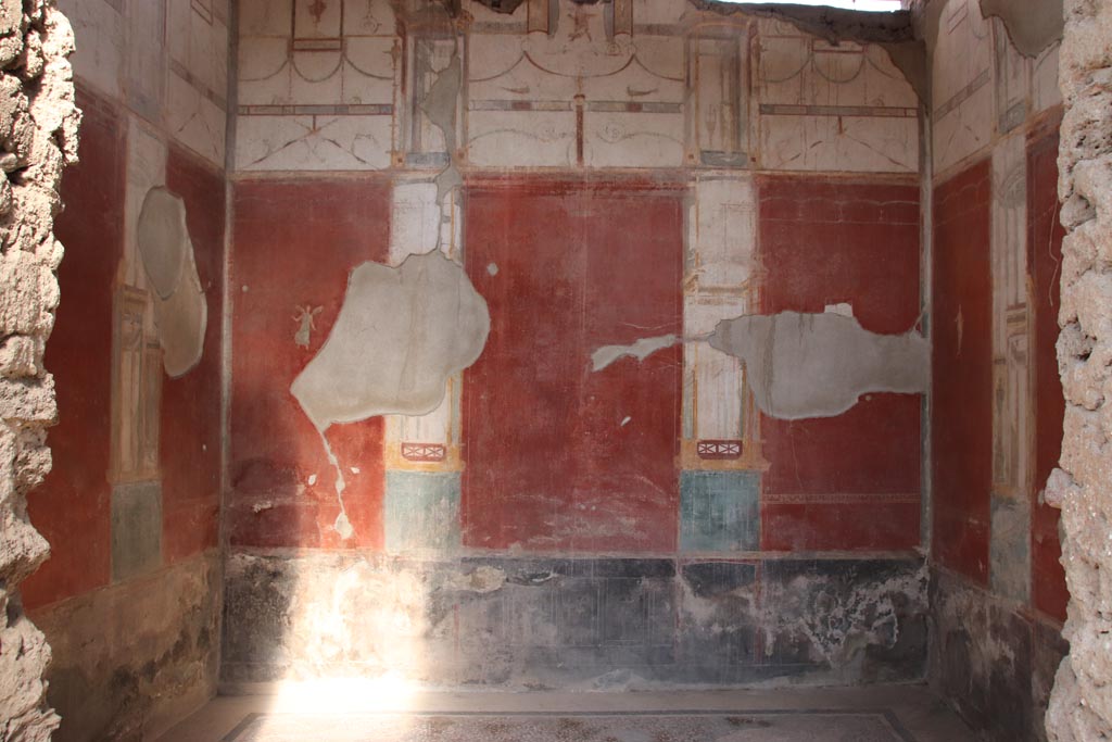 I.6.4 Pompeii. October 2022. Room 5, looking east through doorway. Photo courtesy of Klaus Heese.