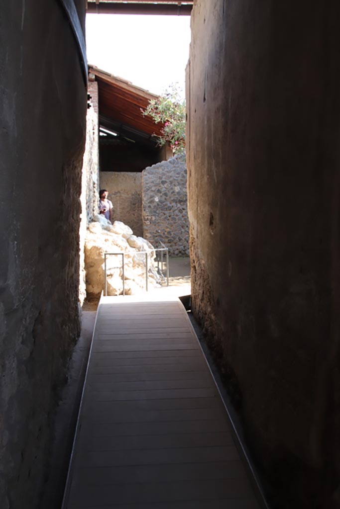 I.6.4 Pompeii. October 2022. Corridor 7, looking south. Photo courtesy of Klaus Heese.