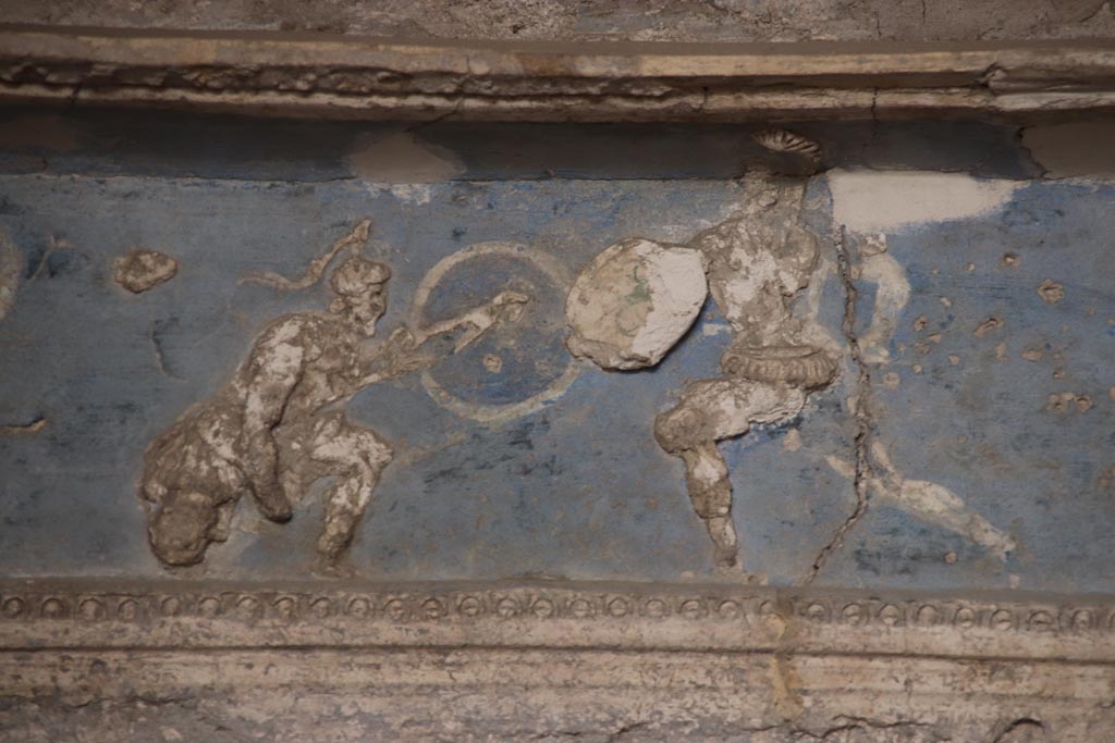 I.6.4 Pompeii. October 2023. Room 16, Hector fights with Achilles.
Detail from centre of frieze on south wall. Photo courtesy of Klaus Heese.