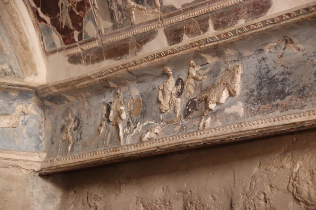I.6.4 Pompeii. October 2022. Room 16, detail from west wall at south end. Photo courtesy of Klaus Heese.