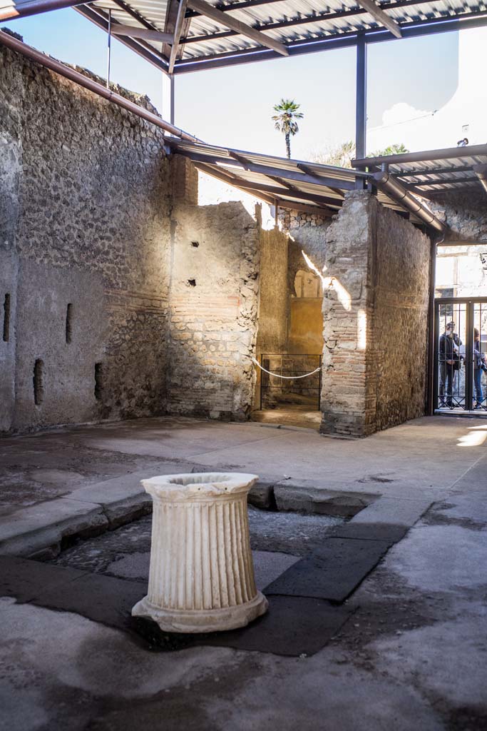 I.6.4 Pompeii. December 2021. 
Looking across atrium towards doorway to room 17. Photo courtesy of Johannes Eber.