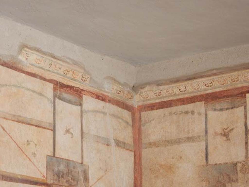 I.6.7 Pompeii. May 2016. Detail of upper wall in north-east corner of large oecus.   
Photo courtesy of Buzz Ferebee.