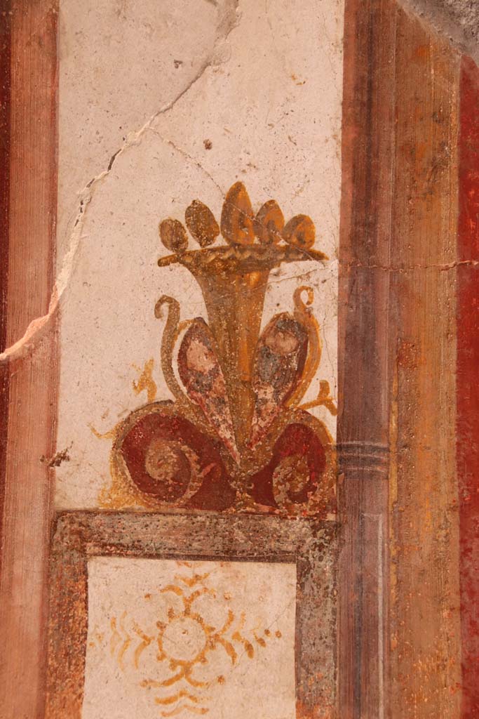 I.6.7 Pompeii. September 2019. 
Detail of painted decoration on south wall on west side of doorway in south-east corner of atrium.
Photo courtesy of Klaus Heese.