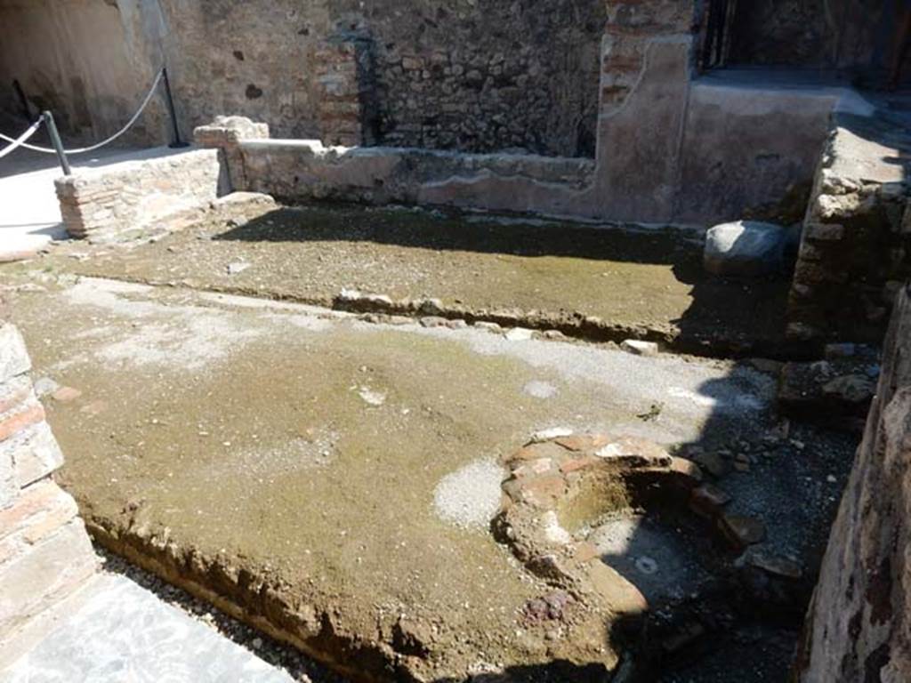 I.6.7 Pompeii. May 2016. Looking north-east across garden area, with structure in the lower right corner.  Photo courtesy of Buzz Ferebee.