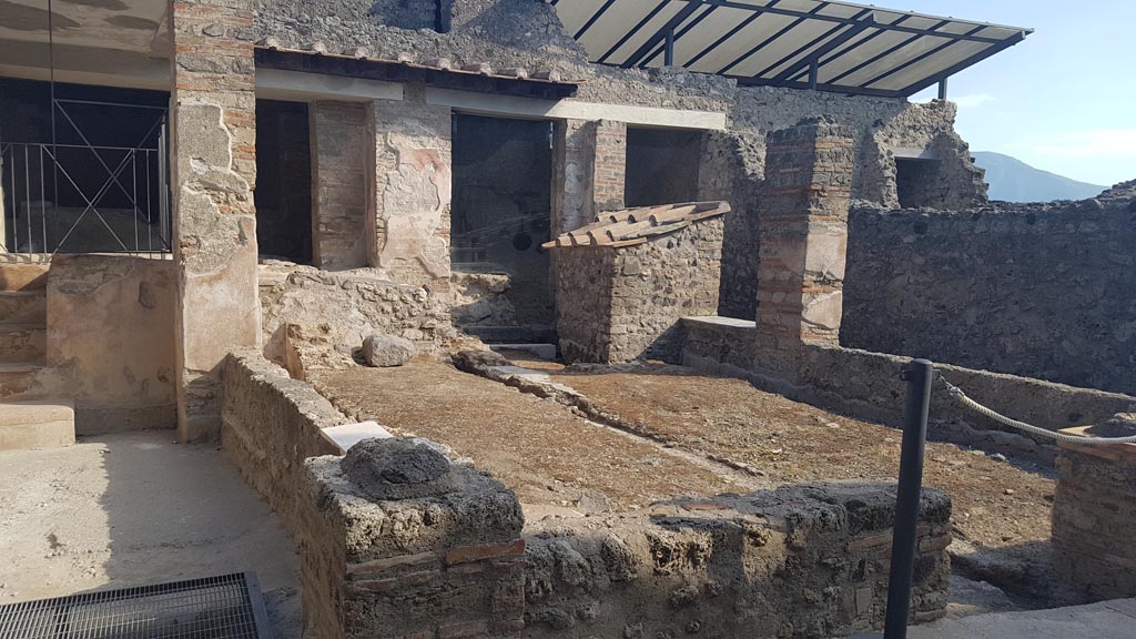 I.6.7 Pompeii. August 2023. Looking south-west across small peristyle garden at rear of the house. Photo courtesy of Maribel Velasco.