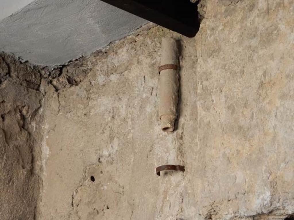 I.6.7 Pompeii. May 2016. Remains of downpipe against south wall in kitchen. 
Photo courtesy of Buzz Ferebee.