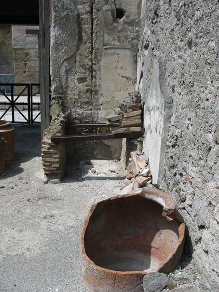 I.6.9 Pompeii. May 2003. Looking north along east wall in atrium. Photo courtesy of Nicolas Monteix.