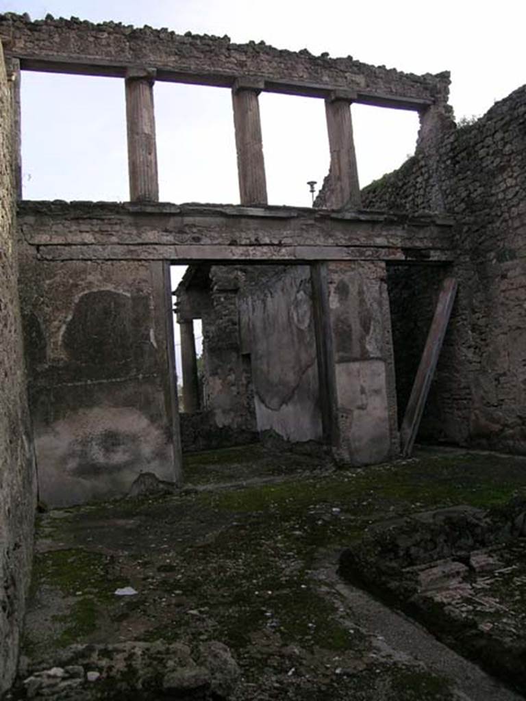 I.6.9 Pompeii. October 2004. South side of atrium.
Photo courtesy of Nicolas Monteix.
