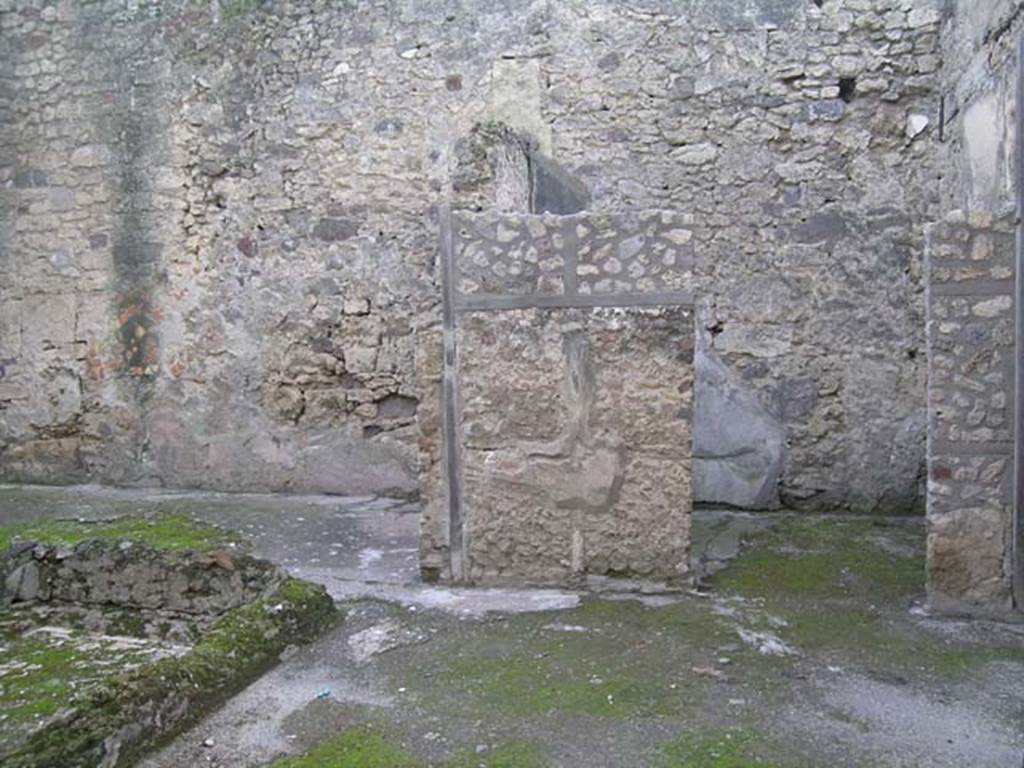 I.6.9 Pompeii. October 2004. Bedroom on the west side.
Photo courtesy of Nicolas Monteix.