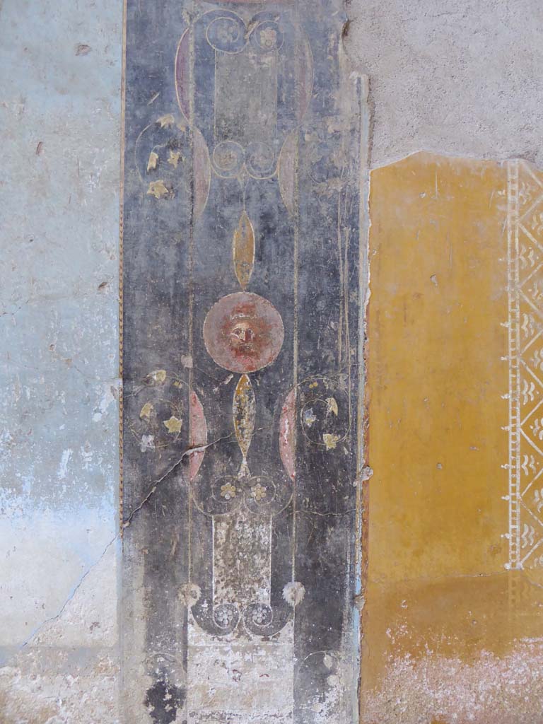 I.6.11 Pompeii. September 2015.
Detail of painted decoration on west wall of atrium, on north side of doorway to cubiculum 4. 
Foto Annette Haug, ERC Grant 681269 DÉCOR.